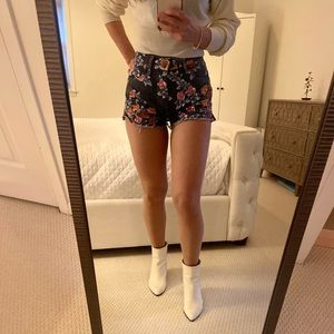 Citizen of Humanity Floral Print Shorts Size 27